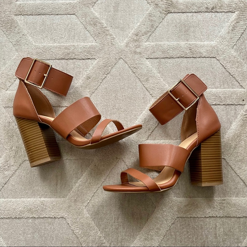 Buckle strap heels